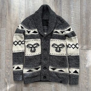 TNA 100% Lambswoll Knitted Sweater